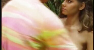 clip sex gái thủ dâm Kent cums trên âm hộ Của sex cổ trang Gà trong rừng.